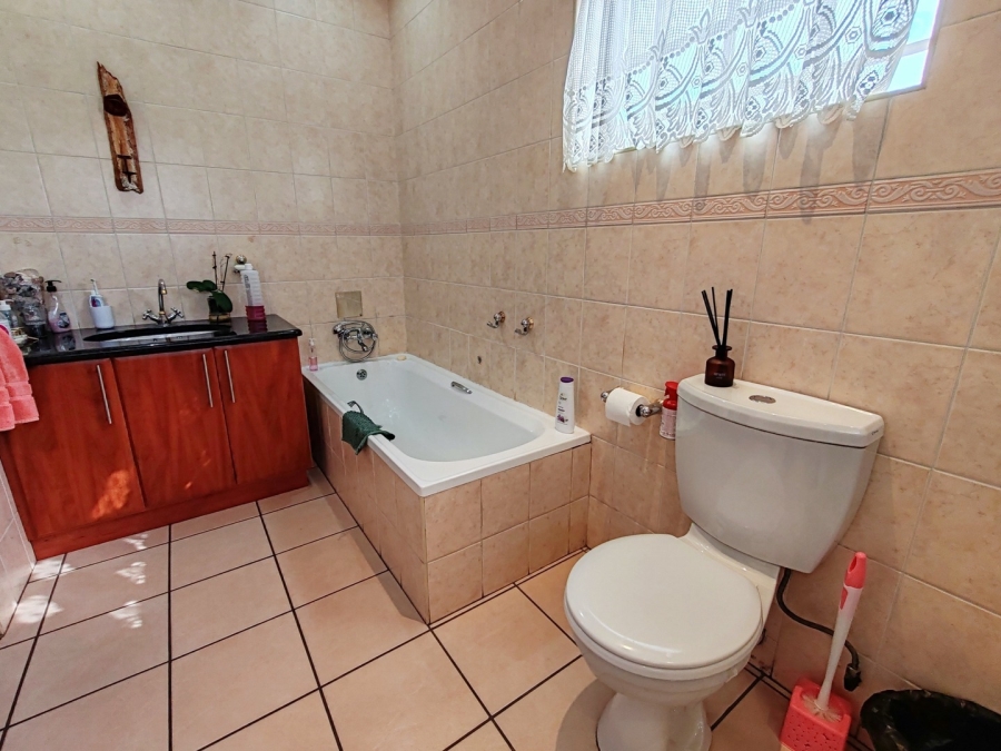 3 Bedroom Property for Sale in Van Der Hoff Park North West